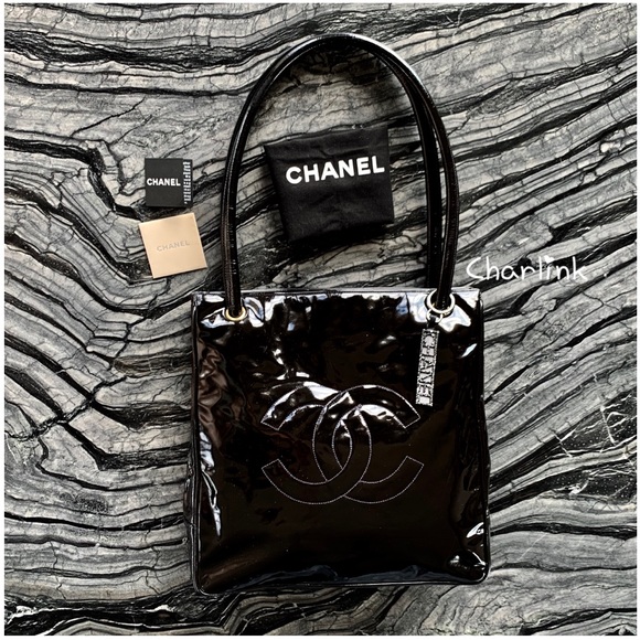 CHANEL Handbags - CHANEL CC Embossed 💎 Black Patent Shoulder Bag
